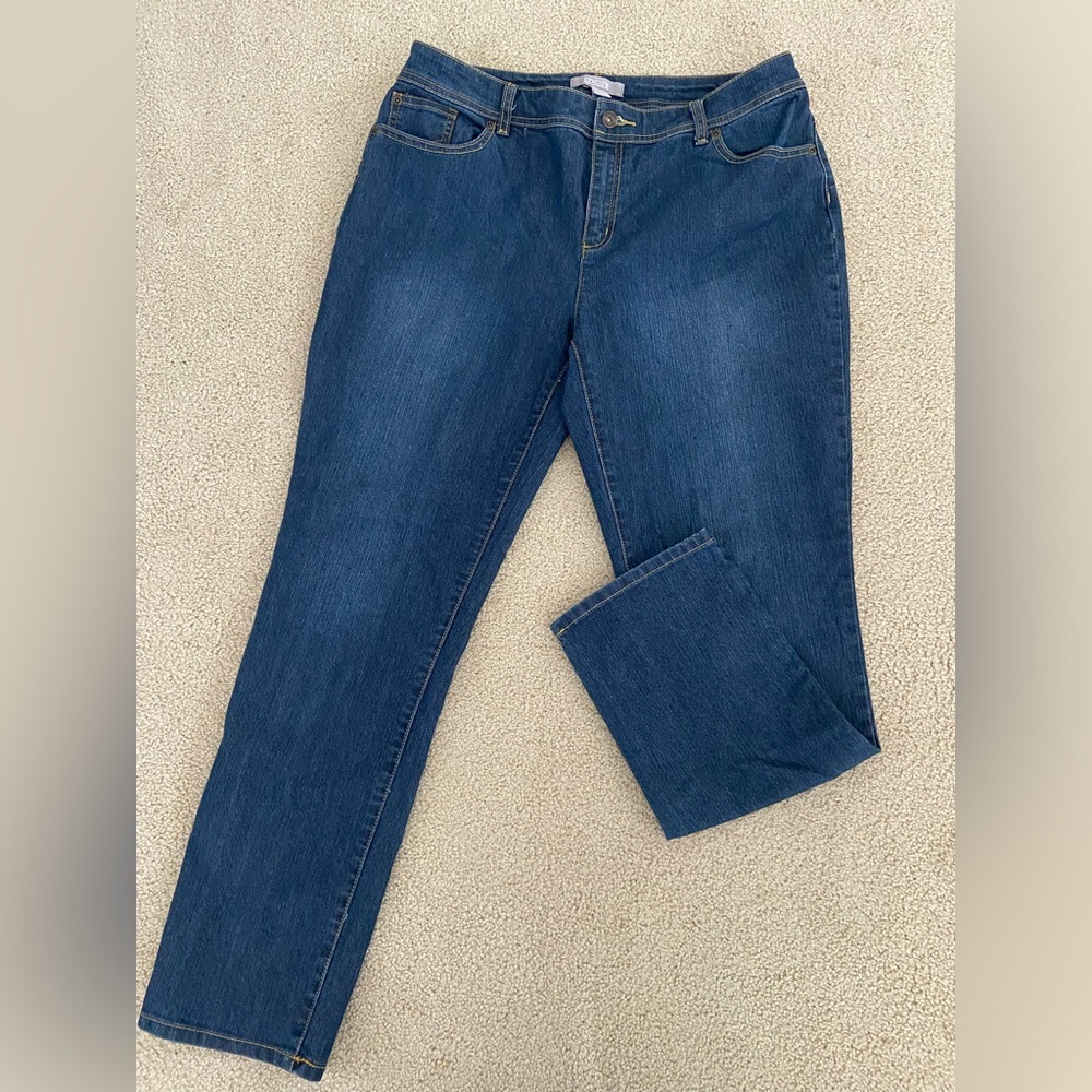 Chico’s mid-rise straight leg size 2